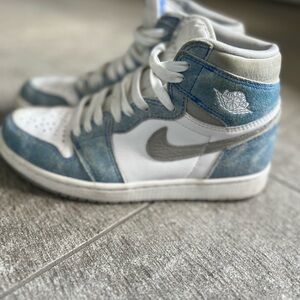 Youth size 6.5 Jordan Mid sneakers